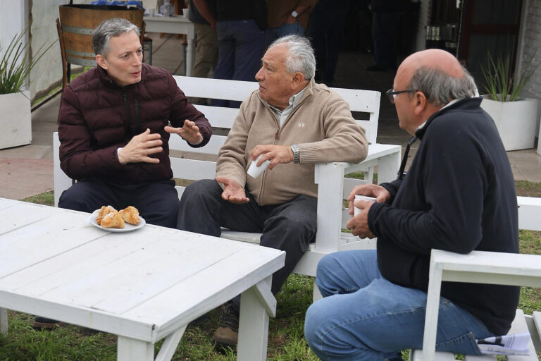 Fernando Gray mantuvo un encuentro en la Sociedad Rural de Tres Arroyos