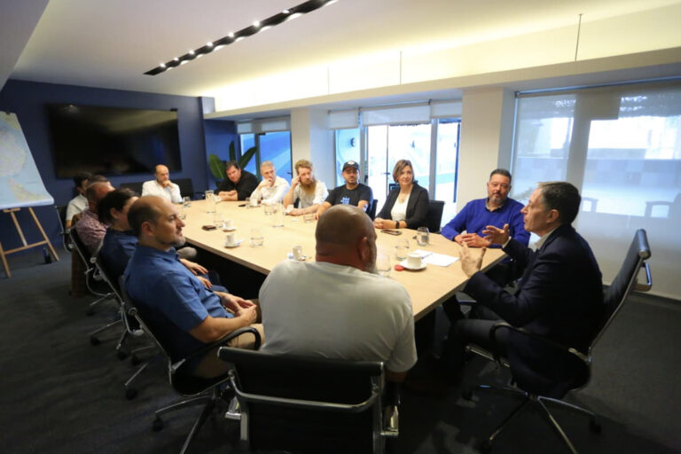 Fernando Gray junto a la Federación Gastronómica bonaerense