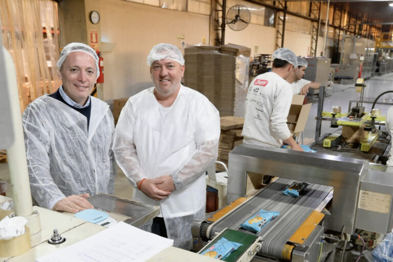 Fernando Gray visitó la planta de Alacor S.A., en Luján
